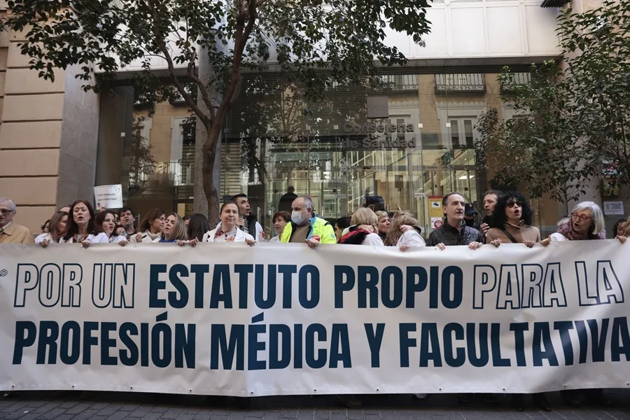 Las comunidades autónomas piden a Sanidad retomar la negociación del estatuto marco