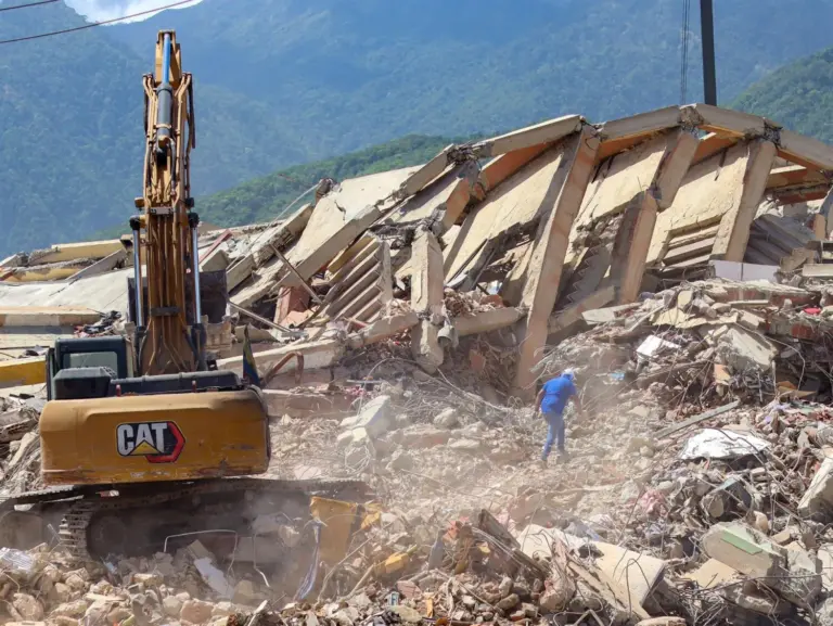 Ascienden a 4.490 los fallecidos por los terremotos en Venezuela