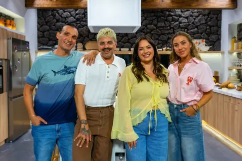 ‘Mira quién viene a cenar’ sienta a la mesa a los creadores de contenido Ceci Wallace y Álex Mercurio