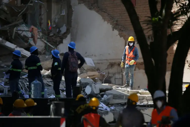 Colombia eleva a 181 los muertos por el terremoto de magnitud 7,4, aunque las regiones contabilizan al menos 240