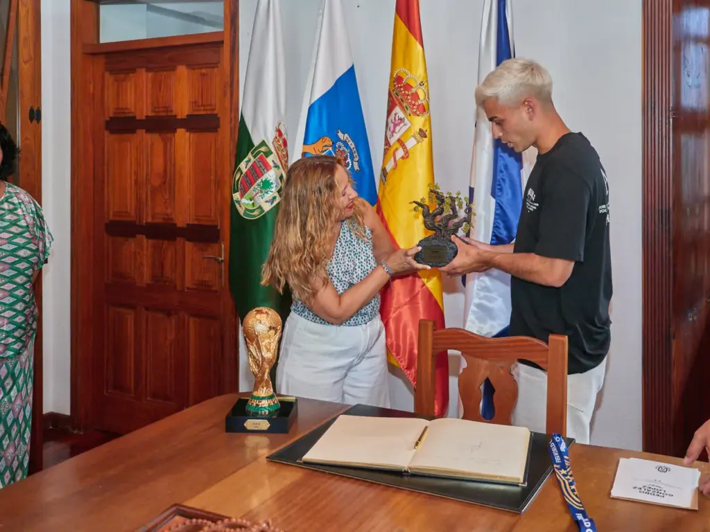 Homenaje a Pedri