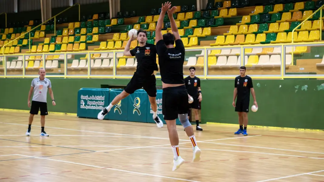 El Balonmano Gáldar Gran Canaria se estrena ante su afición en la Copa de Canarias