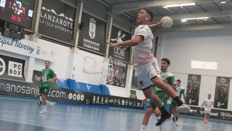El Balonmano Lanzarote Ciudad de Arrecife conquista con solvencia el Torneo San Ginés