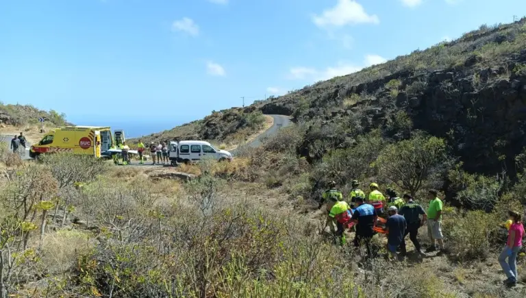 Herido grave tras caer con su vehículo por un barranco de Tenerife