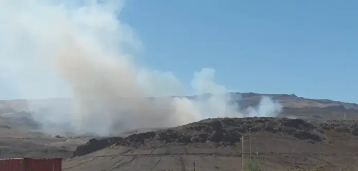 Gran incendio en la planta del Ecoparque de Juan Grande