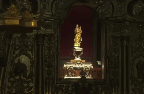 Teror permite observar a la Virgen del Pino sin ropajes