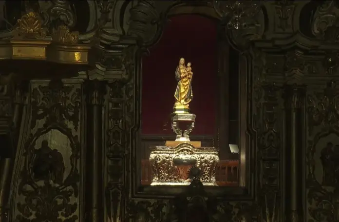 Teror permite observar a la Virgen del Pino sin ropajes