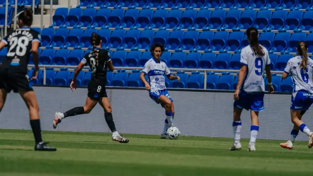 El Costa Adeje Tenerife suma su primer punto de la temporada ante el Deportivo ABANCA
