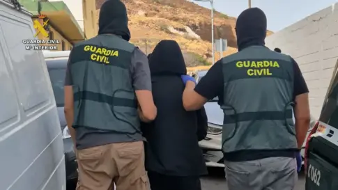 Detenidas ocho personas por robos con violencia e intimidación en establecimientos comerciales en Tenerife
