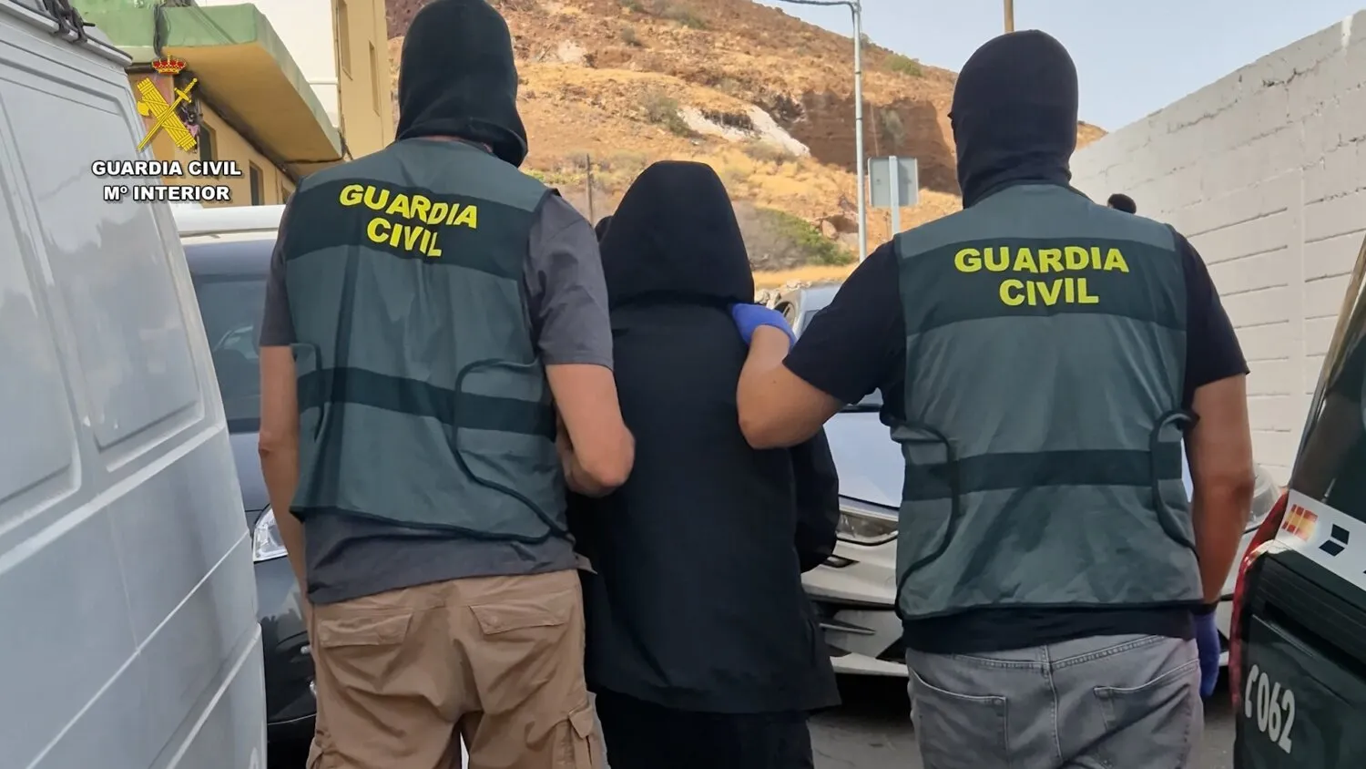 Detenidas ocho personas por robos con violencia e intimidación en establecimientos comerciales en Tenerife