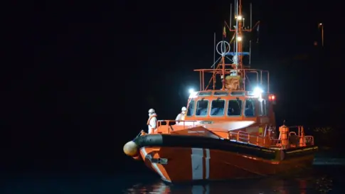 Salvamento Marítimo busca un cayuco avistado a 360 kilómetros de El Hierro