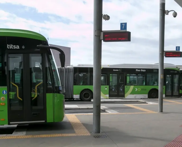 Más de 53.765 viajeros utilizaron el transporte público para acudir a eventos festivos de agosto en Tenerife