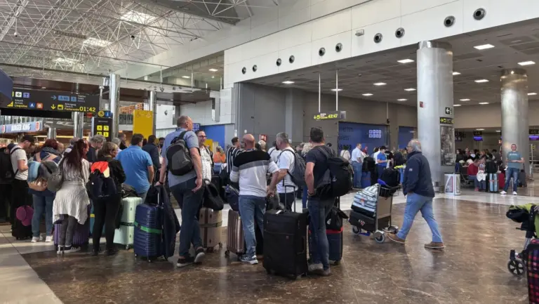 Los aeropuertos de Canarias operarán 2.590 vuelos durante este fin de semana