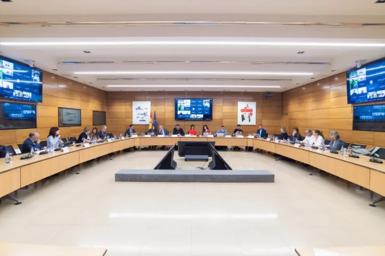 Gobierno y CCAA abordarán el apoyo a los menores migrantes de Ceuta, en una cita sin Vox