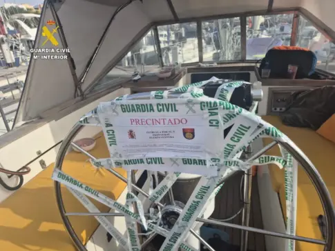 Inmovilizan en Fuerteventura un barco extranjero por un vertido sospechoso