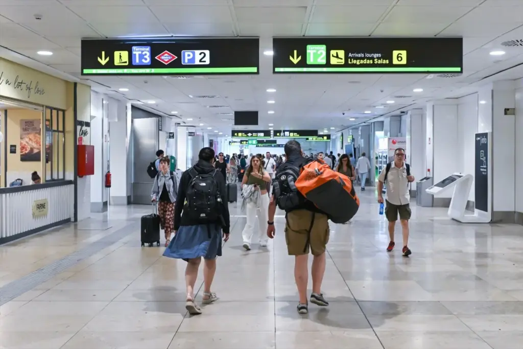 Los controles fronterizos procedentes de Italia afectan a más de 3.000 personas, 26 de ellas en Canarias