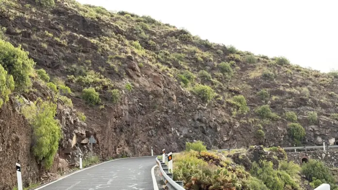 Gran Canaria retirará este lunes rocas inestables en la carretera entre Cuatro Puertas y Aguatona