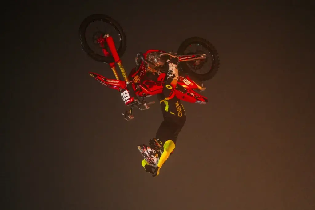 La Esperanza cierra sus fiestas principales con una espectacular jornada de motor y freestyle motocross