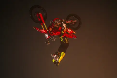 La Esperanza cierra sus fiestas principales con una espectacular jornada de motor y freestyle motocross