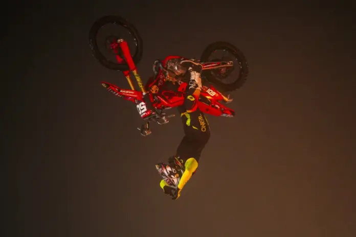 La Esperanza cierra sus fiestas principales con una espectacular jornada de motor y freestyle motocross