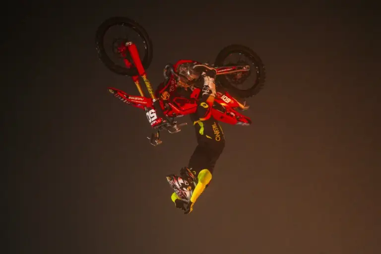 La Esperanza cierra sus fiestas principales con una espectacular jornada de motor y freestyle motocross