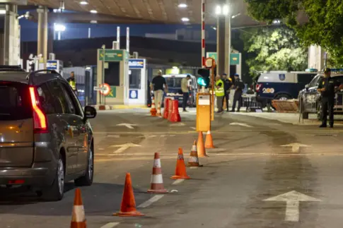 Familias de Marruecos buscan a parientes desaparecidos tras la entrada masiva a Ceuta