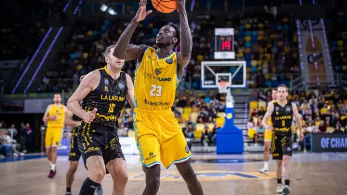 El jugador de Sudán del Sur, Kur Kuath, con el Gran Canaria. Imagen CB Gran Canaria