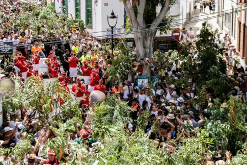 Agaete se vuelca con La Rama, una de las fiestas más multitudinarias de Canarias