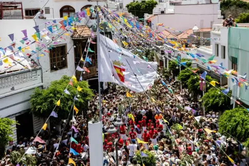 Agaete se vuelca con La Rama, una de las fiestas más multitudinarias de Canarias
