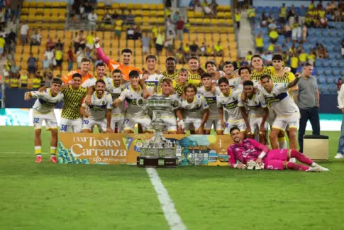 1-3 | La UD Las Palmas conquista su segundo Trofeo Ramón de Carranza