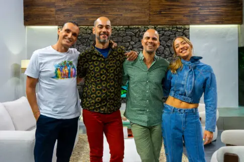 Iván Torres y Aarón Gómez protagonizan una noche de humor, música y confidencias en ‘Mira quién viene a cenar’