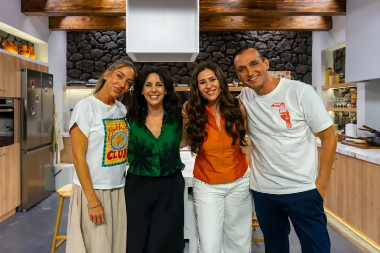‘Mira quién viene a cenar’ invita a su mesa a la actriz y guionista Marta González de Vega y la cantante Marilia Andrés