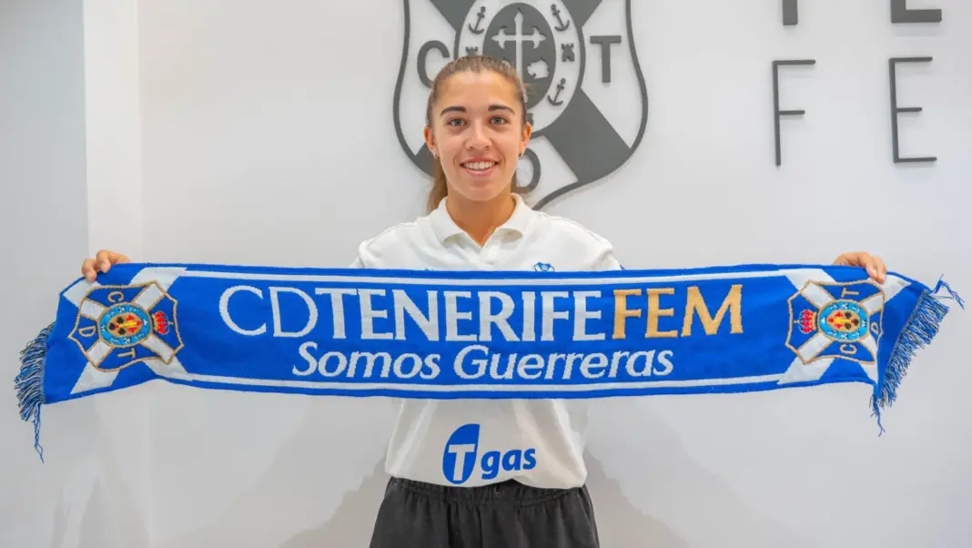 Noelia Salazar renueva y se gana un sitio en el primer equipo del Costa Adeje Tenerife