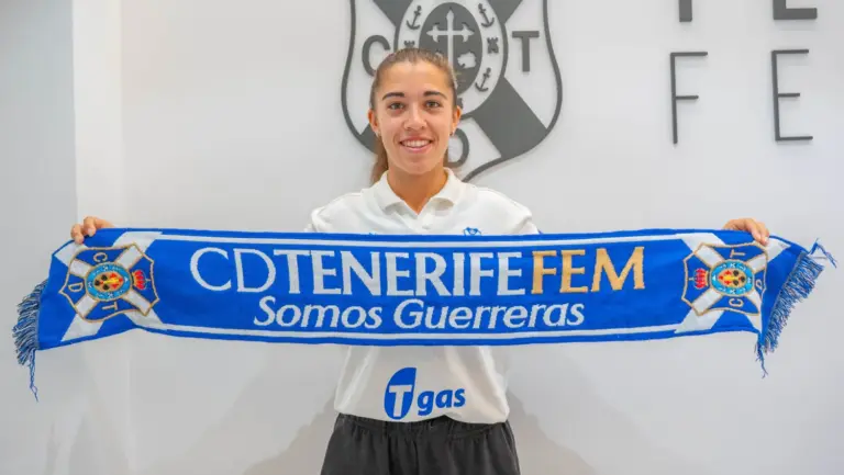 Noelia Salazar renueva y se gana un sitio en el primer equipo del Costa Adeje Tenerife