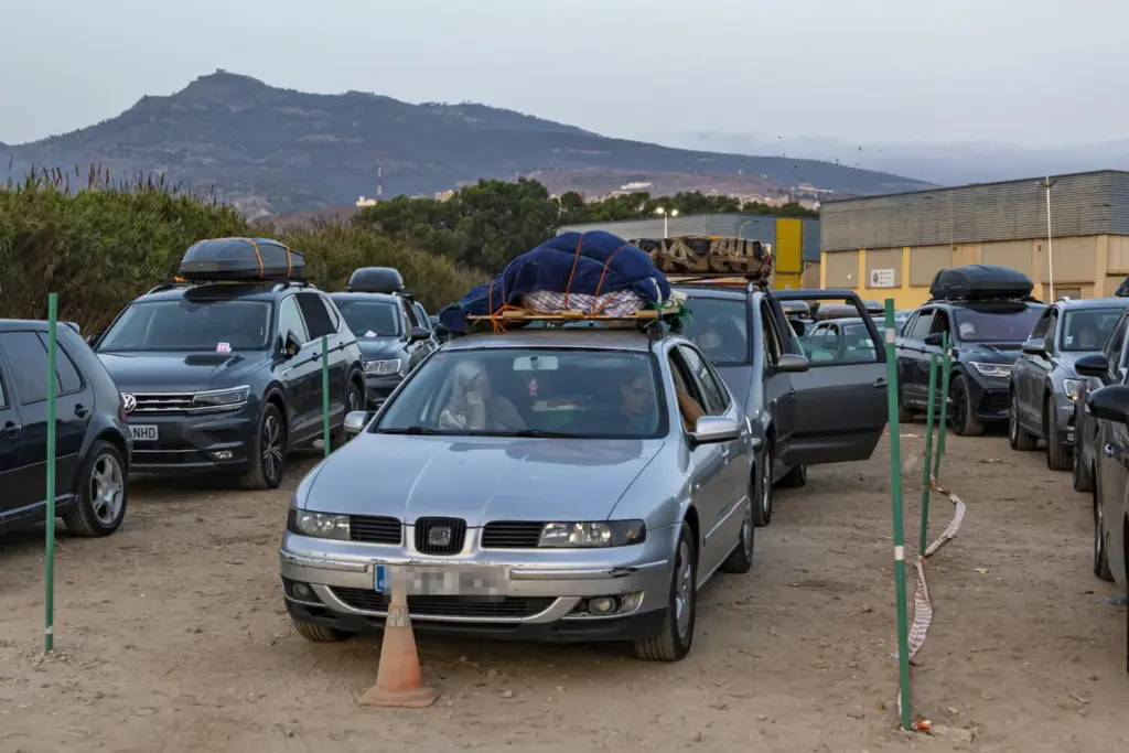 Colas de vehículos en el paso fronterizo de Melilla
