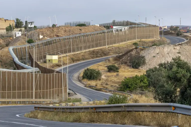 Familias de Marruecos buscan a parientes desaparecidos tras la entrada masiva a Ceuta