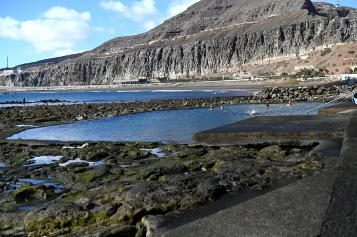 Las obras de dragado de las piscinas naturales de La Laja obligan a su cierre temporal
