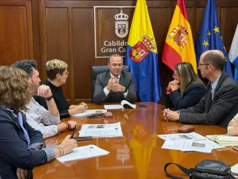 Cortan el lunes un tramo de la GC-100 para retirar rocas con riesgo de desprendimiento