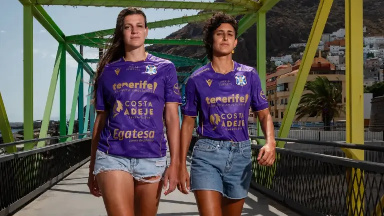 El violeta vuelve a ser protagonista en la segunda equipación del Costa Adeje Tenerife 
