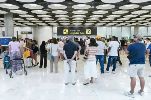 Los aeropuertos españoles de Aena operarán 22.444 vuelos el fin de semana, con control fronterizo con Italia