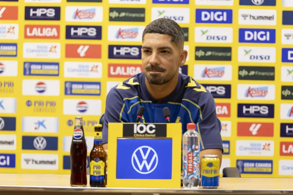 Álex Suárez en la rueda de prensa previo al partido ante el Ceuta del próximo sábado. Imagen RTVC