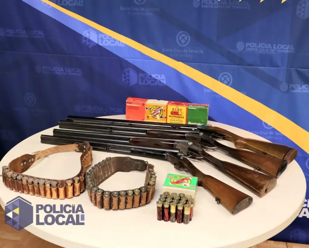 Armas y cartuchos intervenidos por la Policía Local de Santa Cruz de Tenerife. Imagen: Policía Local de Santa Cruz de Tenerife