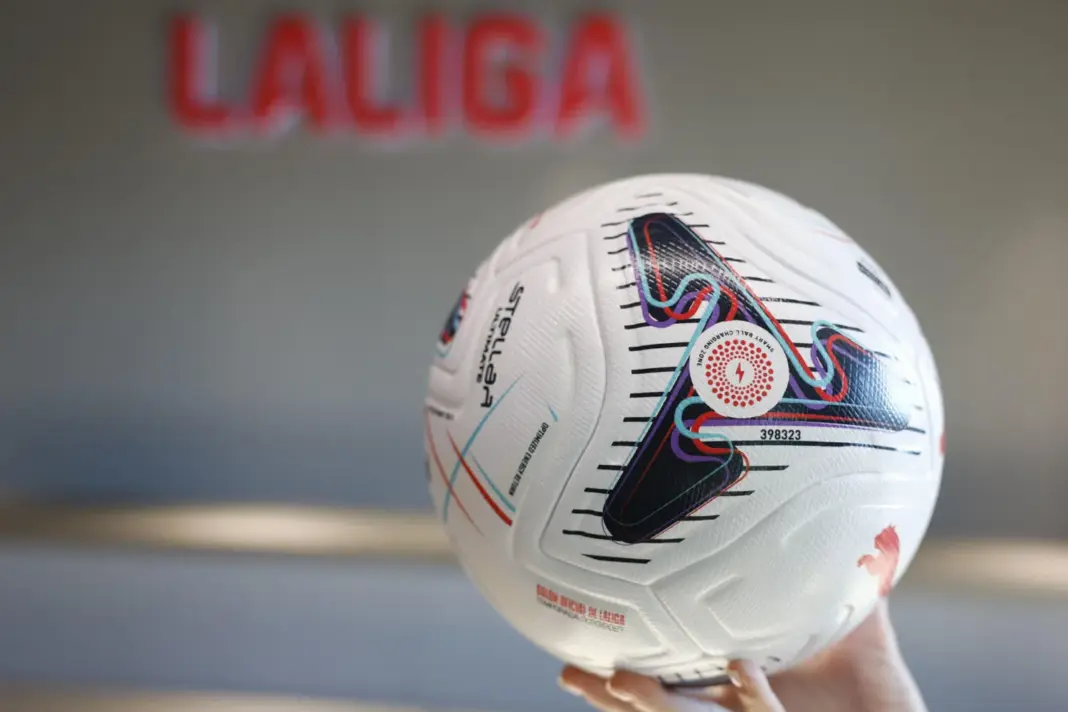Presentan las clave de incorporación del nuevo balón conectado en LALIGA EA SPORTS, bajo el título “Balón conectado: claves de su implementación”. EFE/Mariscal