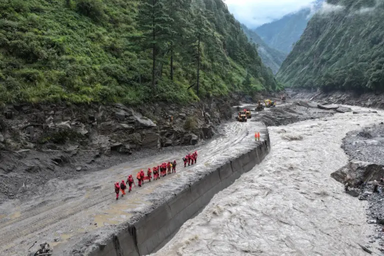 El número de muertos continúa aumentando en Nepal tras la riada del miércoles