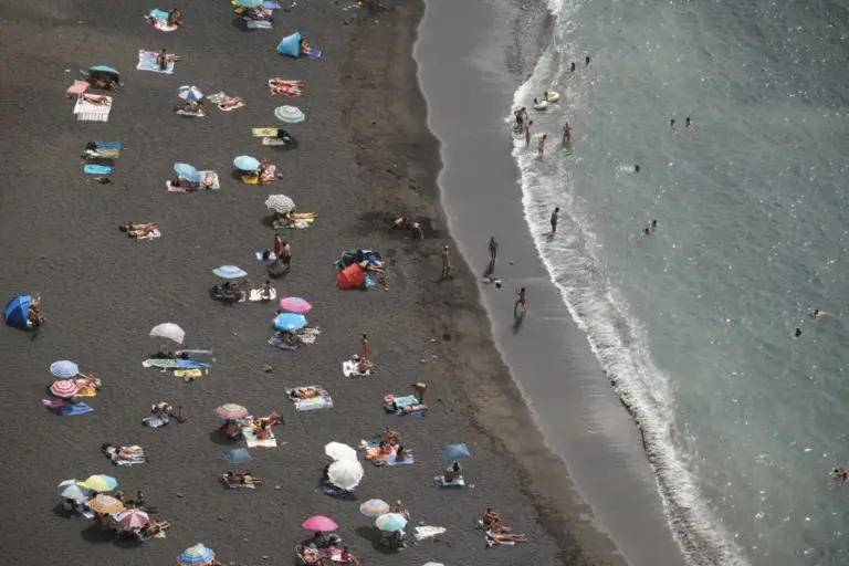 Canarias tendrá que seguir esperando para que bajen las temperaturas