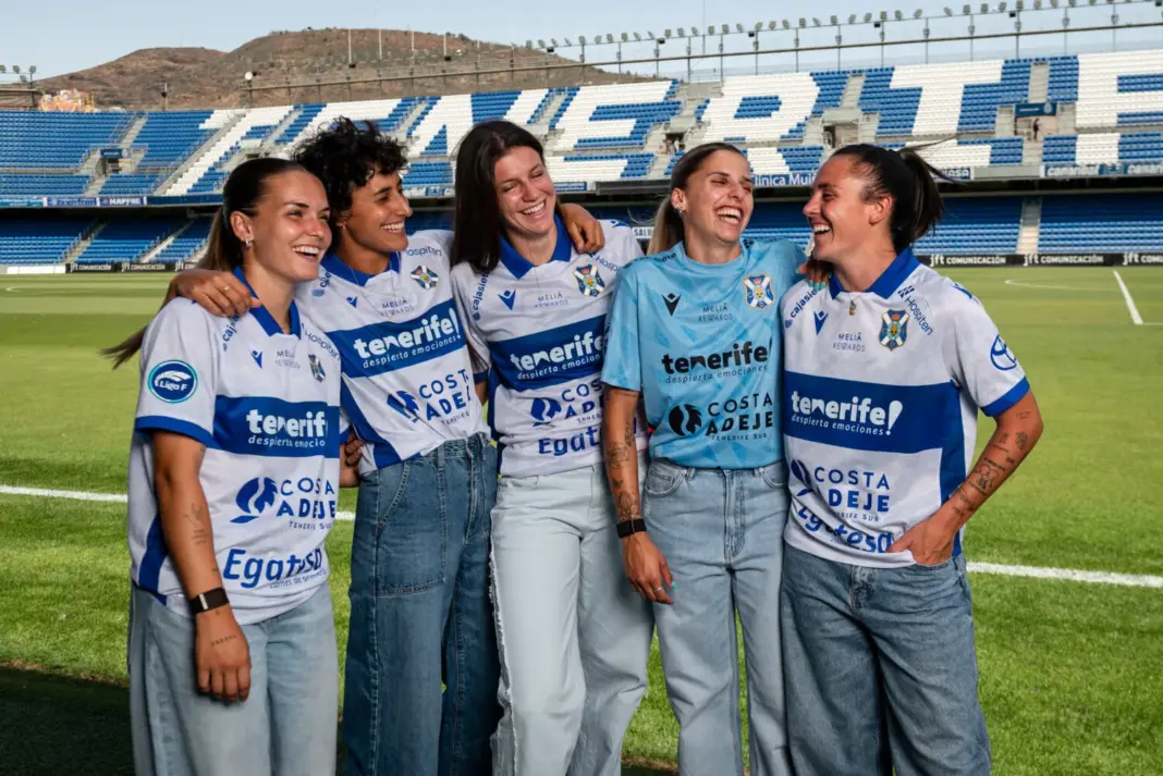 El club estrena su primera indumentaria diseñada por Macron. Costa Adeje Tenerife