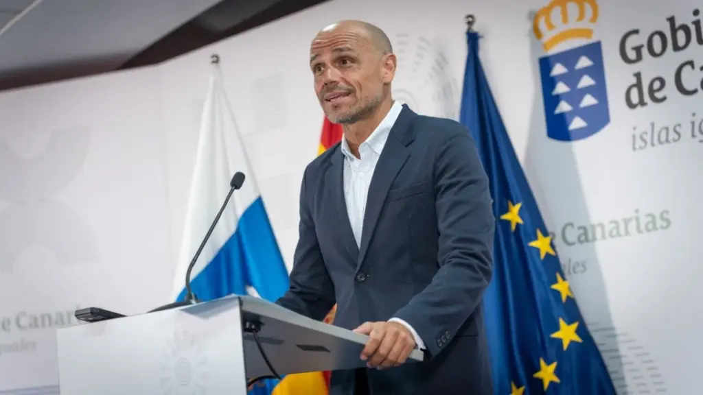 El portavoz del Gobierno de Canarias, Alfonso Cabello, en rueda de prensa tras la reunión del Consejo de Gobierno.