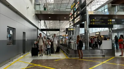 La Policía ya pide el pasaporte a los viajeros procedentes de Italia