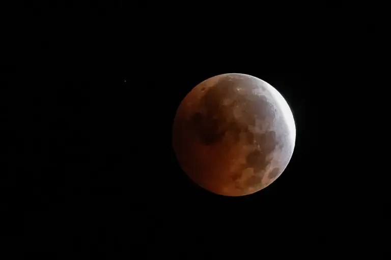 El eclipse lunar deja imágenes espectaculares de un nuevo fenómeno astronómico