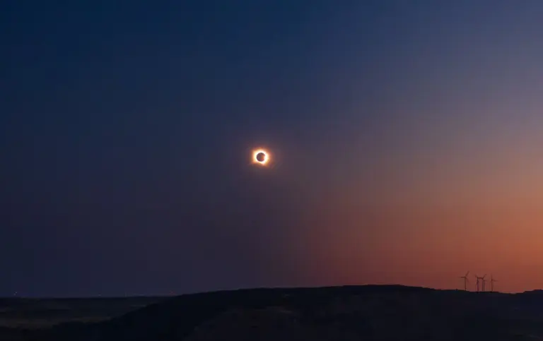 El eclipse solar cumple las expectativas científicas y permite poner a prueba modelos predictivos para el futuro